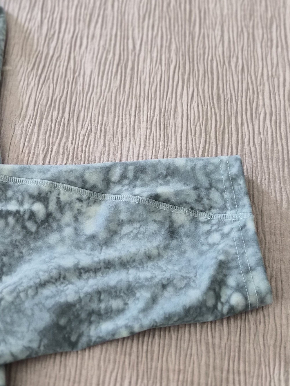 Marissa Olivia Blue Gray Marble Print Capri Leggings Size 2X with Pockets - Picture 11 of 11